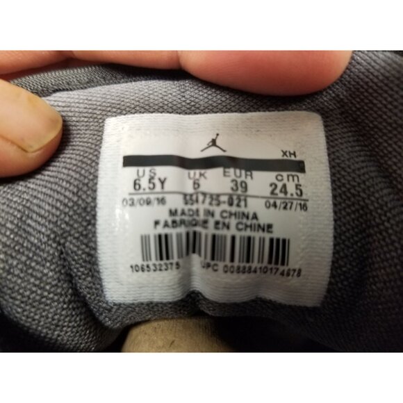 Nike Boys Jordan 1 Retro Mid (GS) 2016 OG Black Grey Size 6.5 DISPLAY MODEL! - Picture 14 of 14